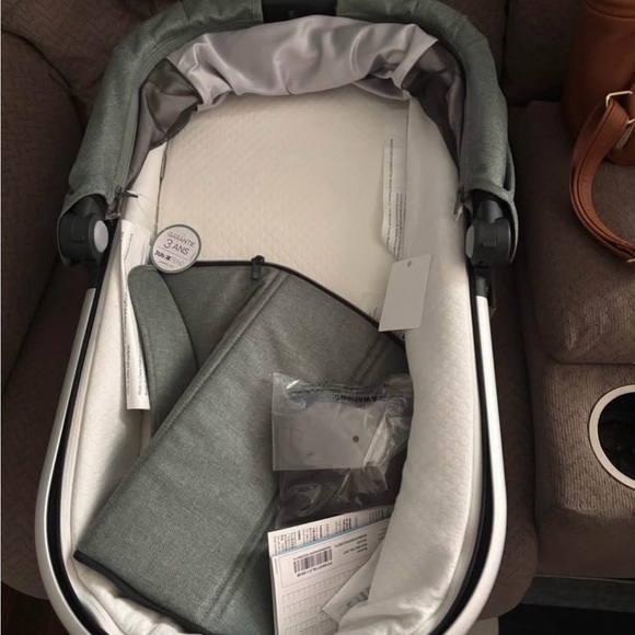 UPPAbaby Vista V2 Stroller - Black - Picture 3 of 4